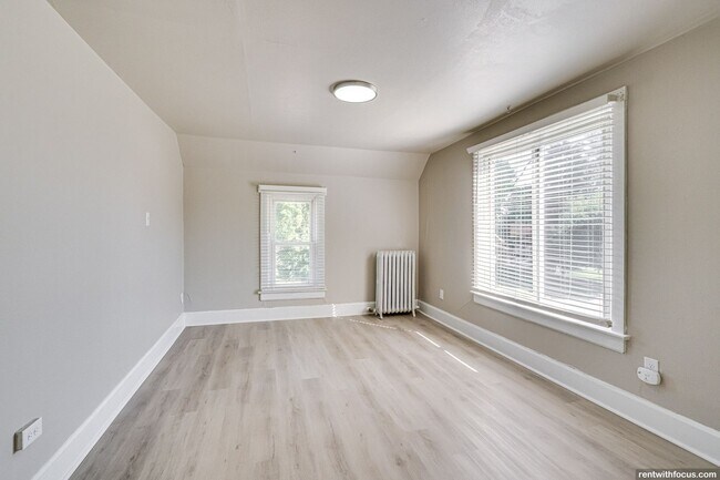 1111 Oviatt St Unit 1111 1/2 Oviatt St.