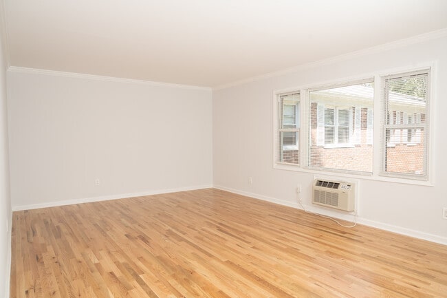 Livingroom - Ocean Aire Apartments