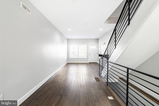 Photo - 2122 Sears St