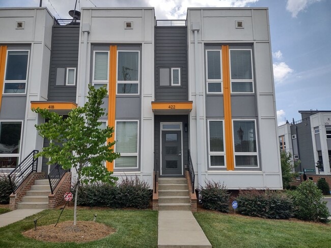 Pristine, move in ready Townhome located i... - Pristine, move in ready Townhome located i...