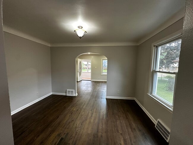 Photo - 7080 Highview St