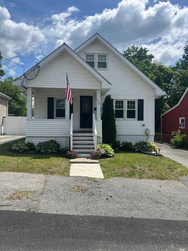 Building Photo - Perfect , updated, Single Family Home in Warwick, 3 beds, 2 baths close to Pawtuxet Village with ...