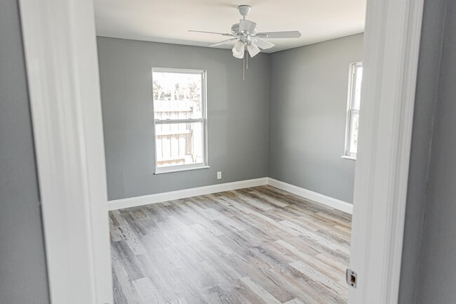 Photo - 901 W 36th St