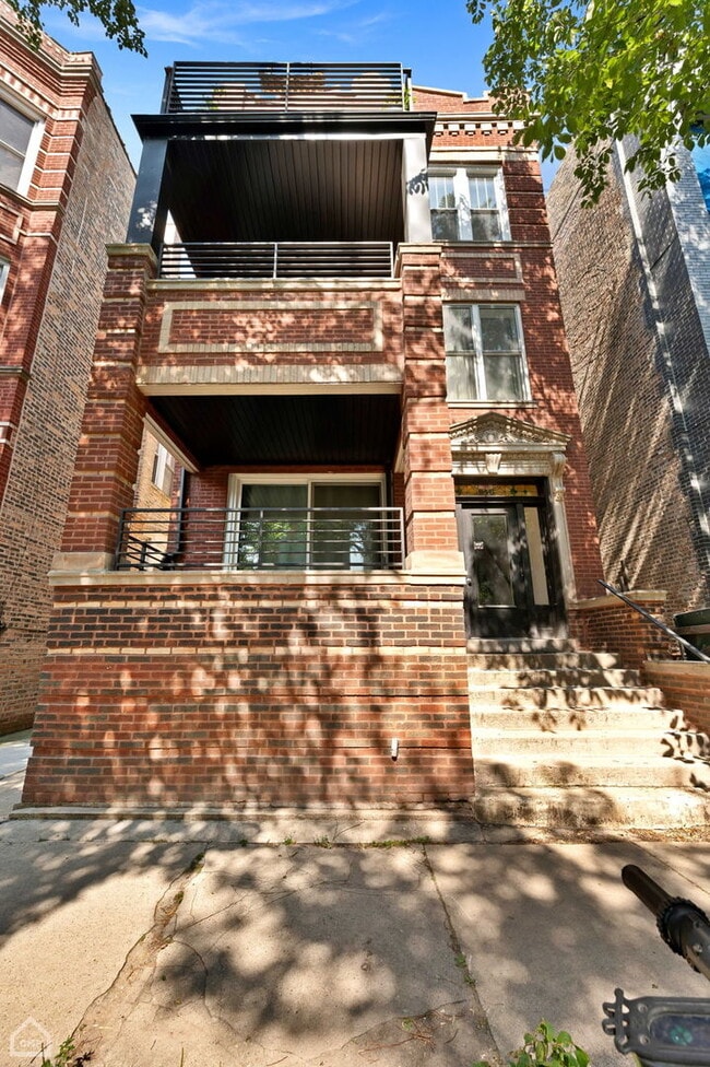 Building Photo - 846 N Hoyne Ave Unit 1R Rental