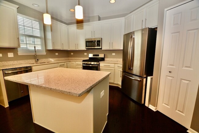 Photo - 2953 Madison Dr