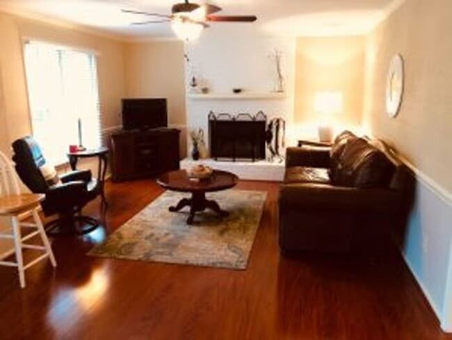 Photo - 517 Coldstream Dr