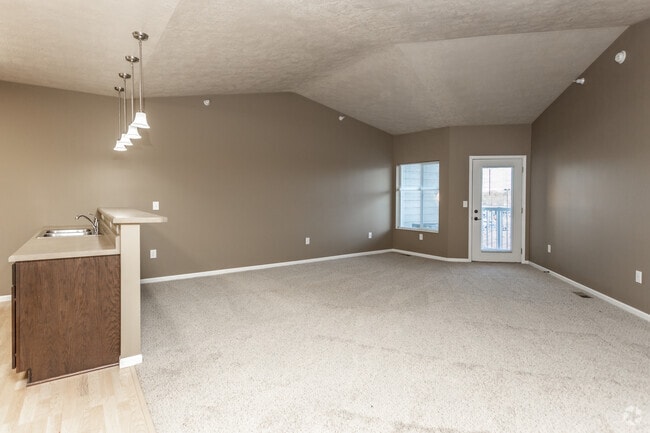 Soaring Ceilings & Spacious Living Area
