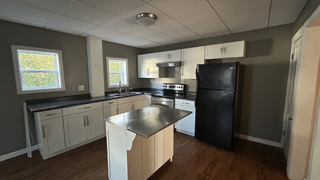 Photo - Newly updated, bright and spacious 2 bed/1... Unit B