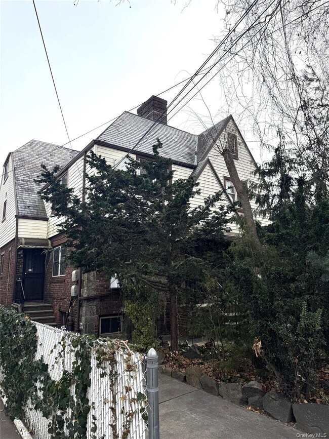 Building Photo - 40-17 194th St Unit 1R