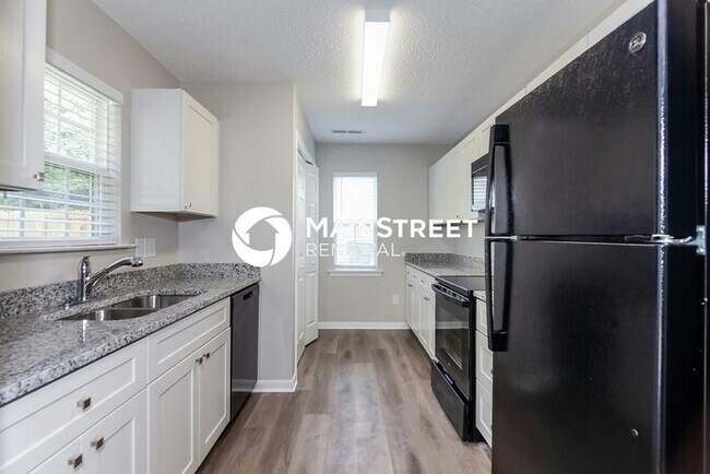 Photo - 3 Bedroom Pet-Friendly Home in CHARLOTTE, NC with Main Street Renewal