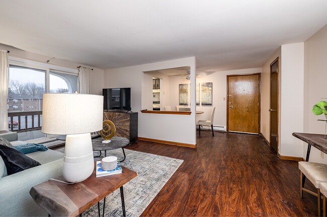 Raintree Island Apartment Homes