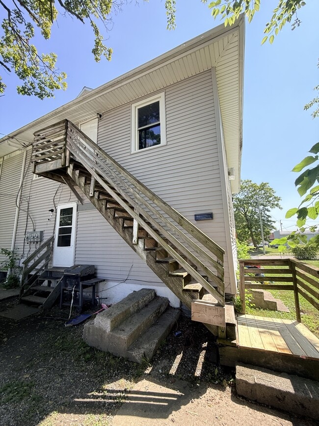 Photo - 319 1/2 N McDonel St Unit 1