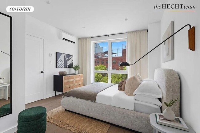 Photo - 1 Putnam Ave