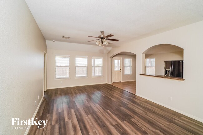Photo - 339 Primrose Way