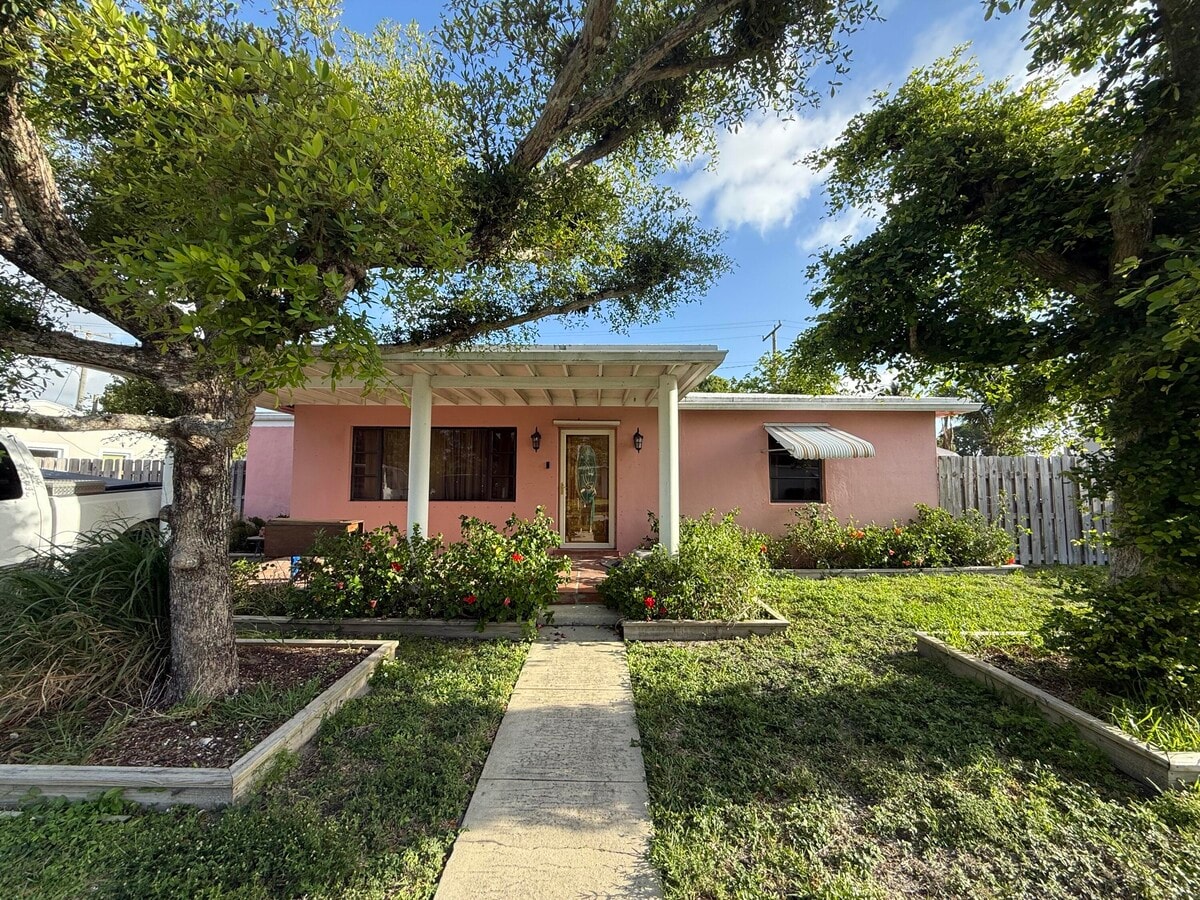 Photo - 817 Elm Rd