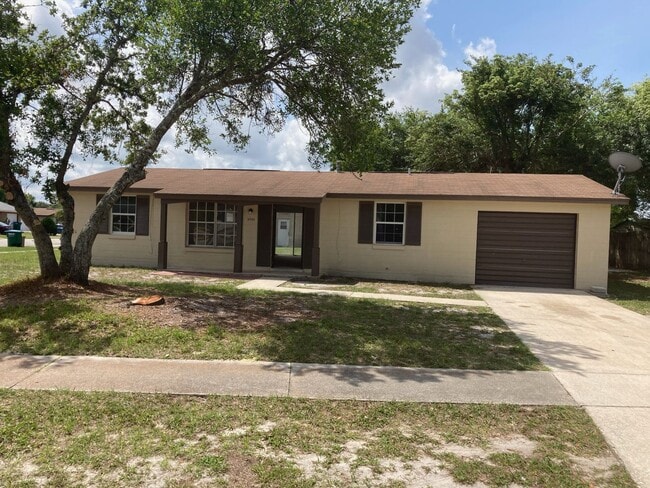 Building Photo - 2 Bed 2 Bath Home | Corner Lot with Single Car Garage | Pet Friendly | Washer Dryer Hook Ups | Se...