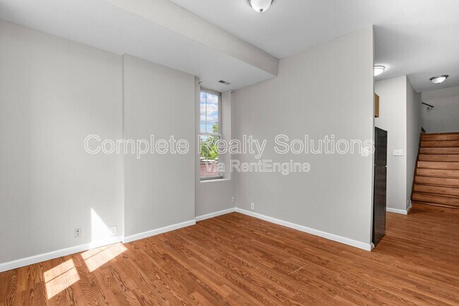 Photo - 3021 Iowa Ave Unit 2f