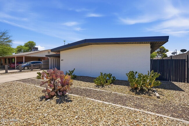 Photo - 1609 E Gaylon Dr