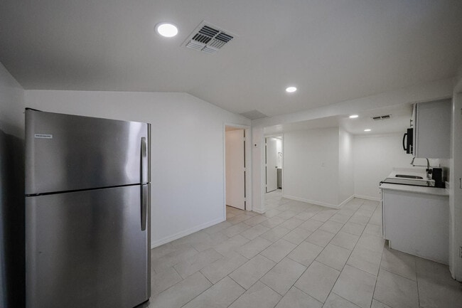 Photo - 2721 E Willetta St Unit Apt C