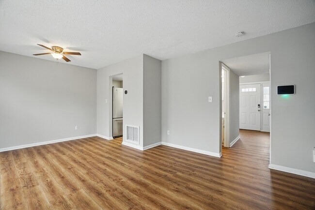 Photo - 909 Westwind Pl