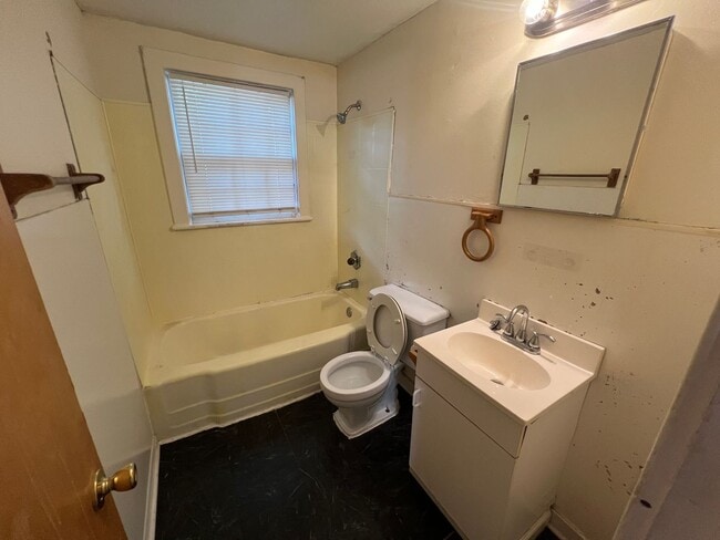 Photo - 5100 Woolsey St
