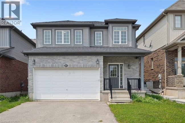 Photo - 494 Woodbine Ave