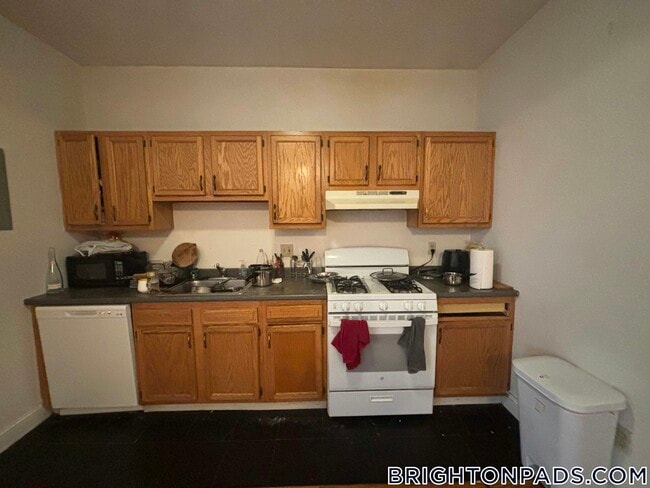 Building Photo - 17 Cummings Rd