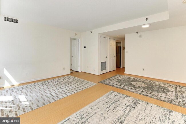 Photo - 2400 Clarendon Blvd Unidad 406