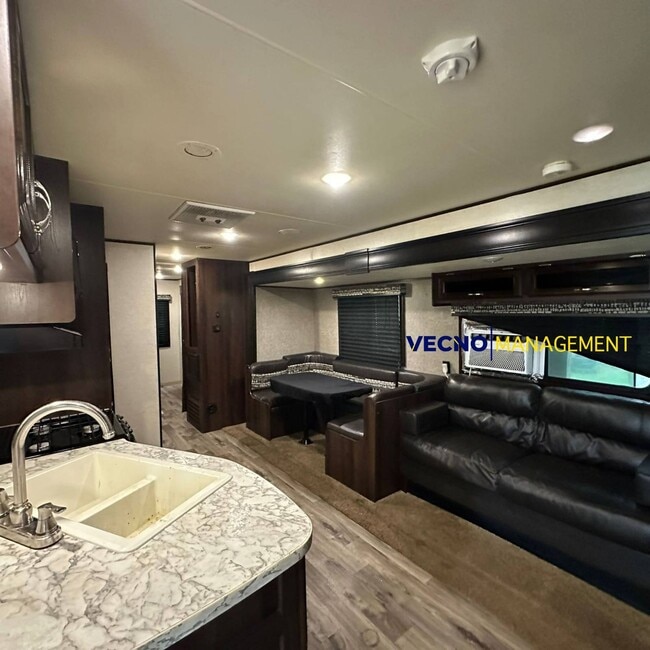 Photo - 9831 TX-106 Loop