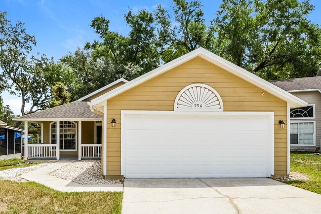 Building Photo - 996 Maple Ct