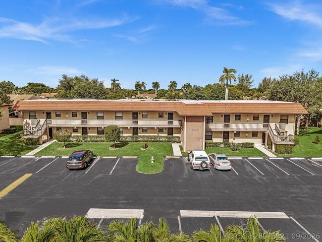 Building Photo - 21904 Lake Forest Cir Unit 202