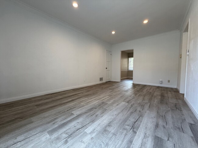 Photo - 5670 San Vicente Blvd Unit #2