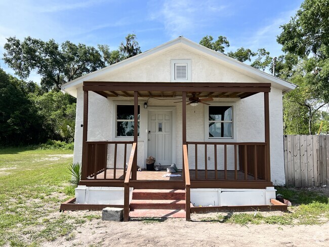 Building Photo - 2713 Peters St Rental