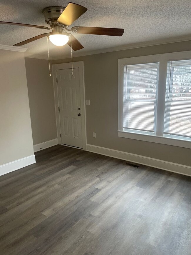 Photo - 3740 S Main St