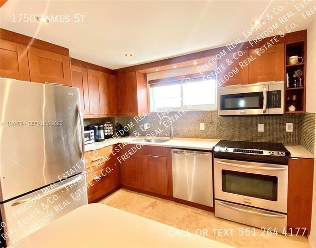 Photo - 1750 James Ave