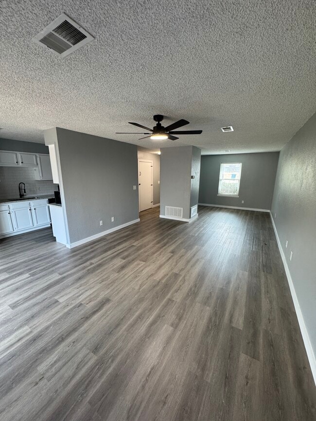 Living room - 1723 W Washington St