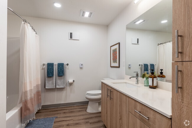 1BR, 1BA - 745SF