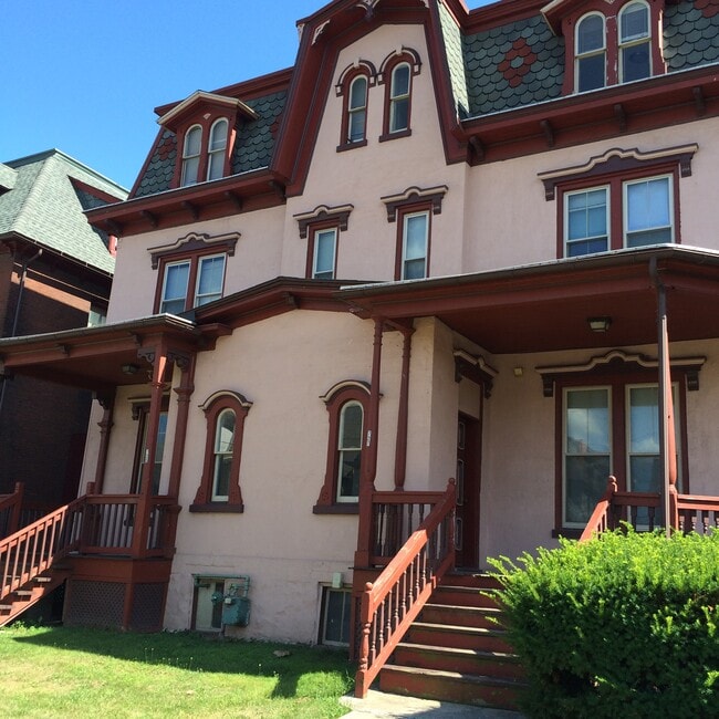 Photo - 725 W 3rd St Unit 2