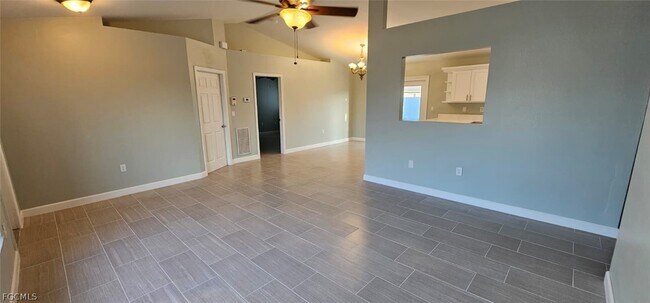 Building Photo - 510 SE 27th Terrace