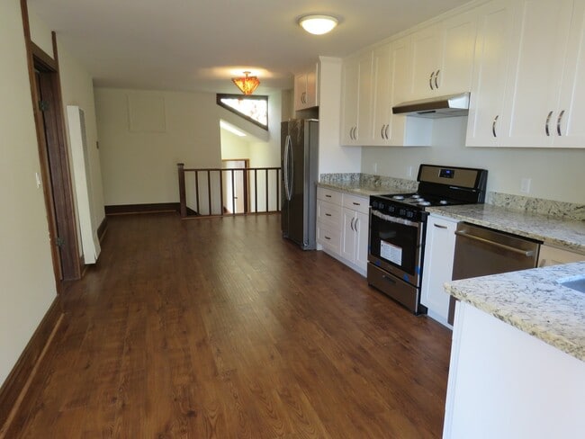 Building Photo - Updated Noe Valley House Available Now!