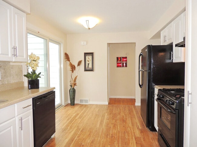 Photo - 3 Bed - 2 Full Bath Cape Cod for Rent in Euclid!