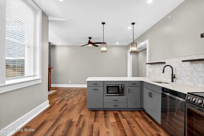 Photo - 1529 W Market St Unit 2