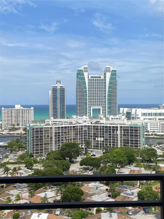 Building Photo - 2500 Parkview Dr Unit 2103