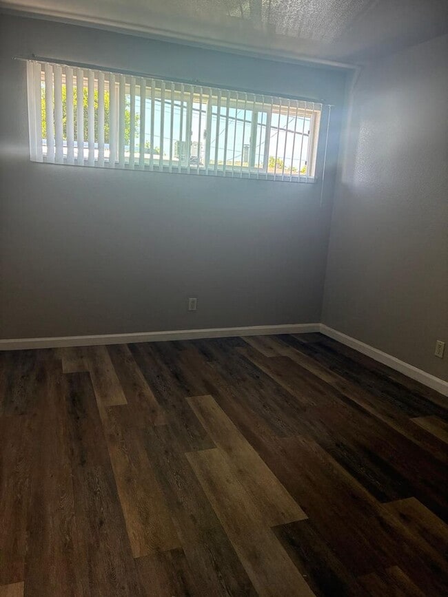Photo - Parkwood Square Apartments