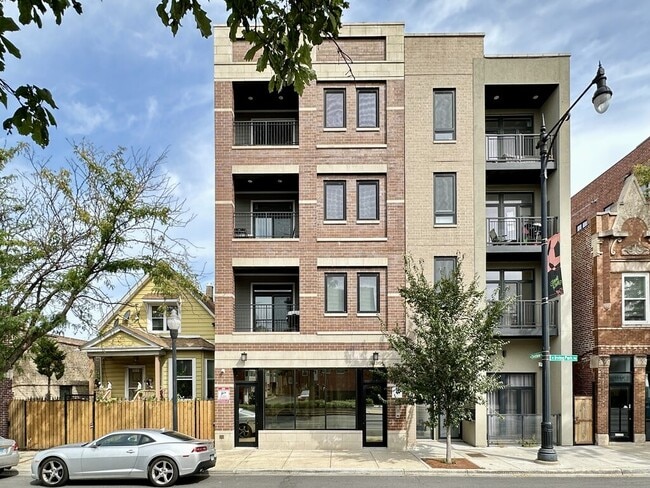 Building Photo - 3336 W Irving Park Rd Rental