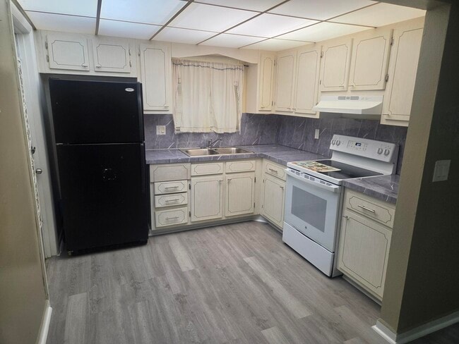 Photo - 2031 Dewey St Unit 101 ADMIRAL CONDO