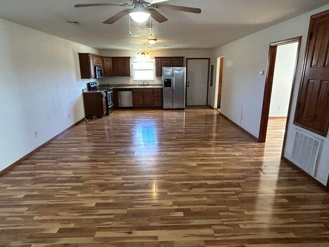 Photo - 18717 Kokomo Ln Unidad B