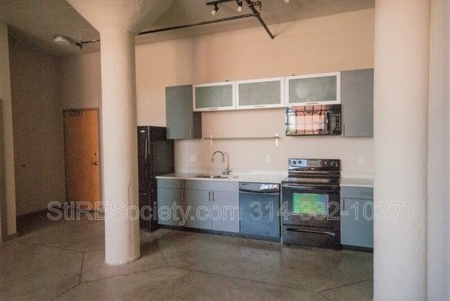 Building Photo - 8125 Michigan Ave Unit #215