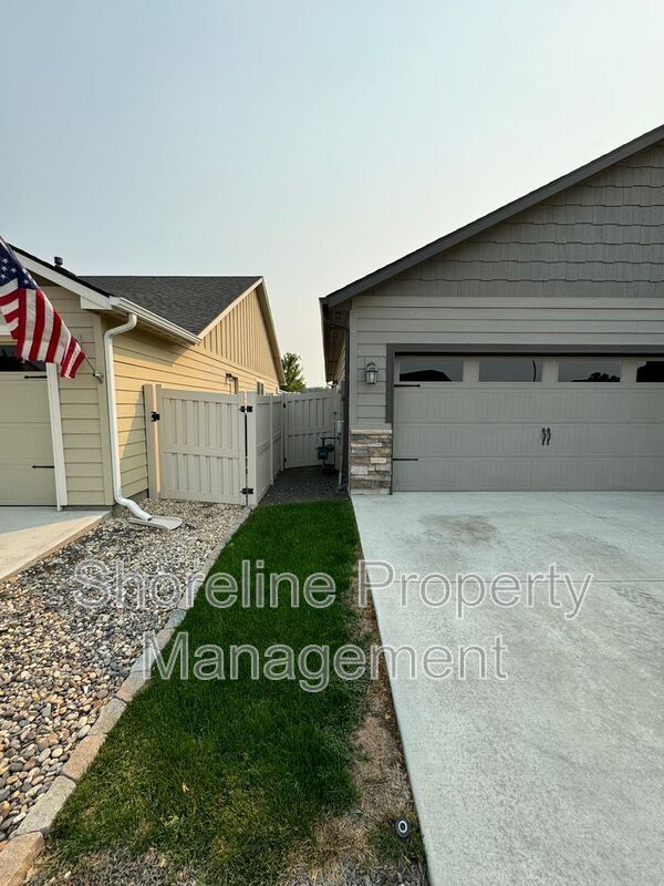 Photo - 511 Diamond Lake St