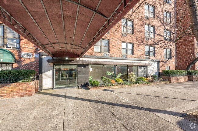 Building Entrance - 1577 E 17th St